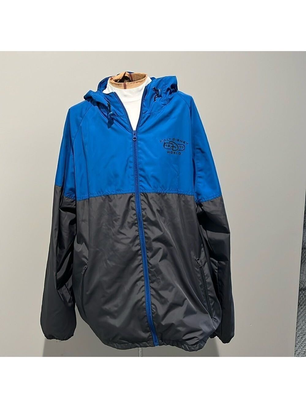 WALT DISNEY WORLD Mens vintage jacket. XL. Blue / gray